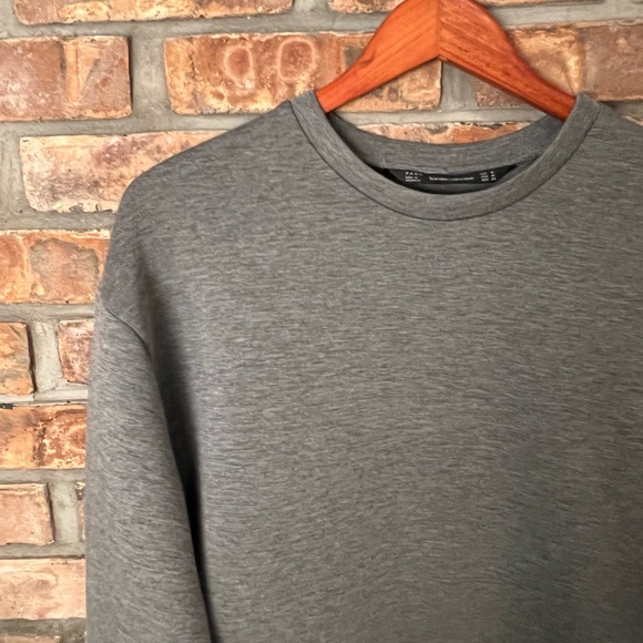 Zara oversize gray crew sweatshirt for women. Perfect condition. Size medium. - Picture 4 of 4